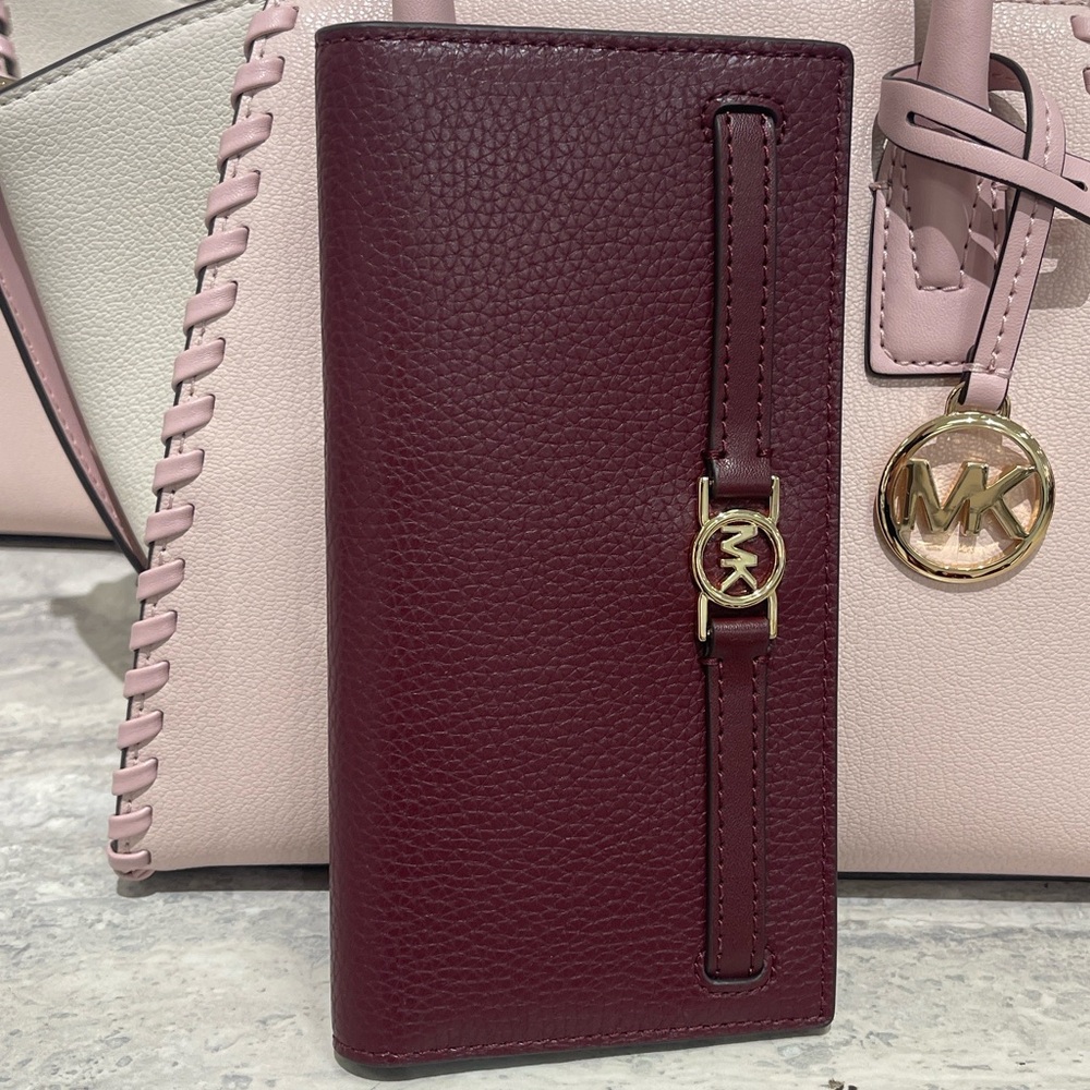 Michael Kors Reed Large Bifold Pebbled Leather Snap Wallet Card Case 
Oxblood